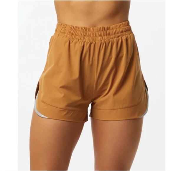 Alphalete Stride Running Shorts in Tan / Orange Womens Size Medium Activewear - Picture 2 of 6